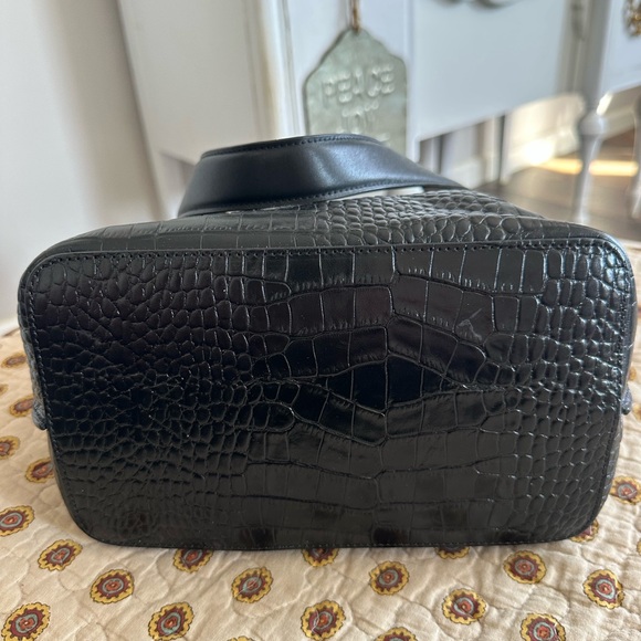 Nordstrom Black Leather Crocodile-Embossed Bucket Bag - Picture 4 of 6